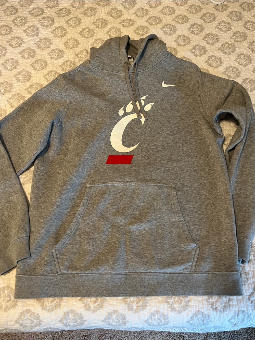 Nike Gray University of Cincinnati Bearcats Pullover Hoodie with Red Accent